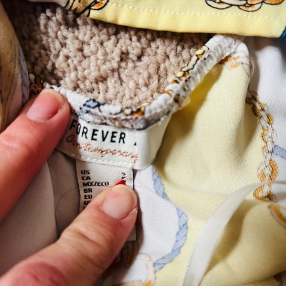 Super cute Forever 21 halter top with open back in size small - Picture 5 of 6